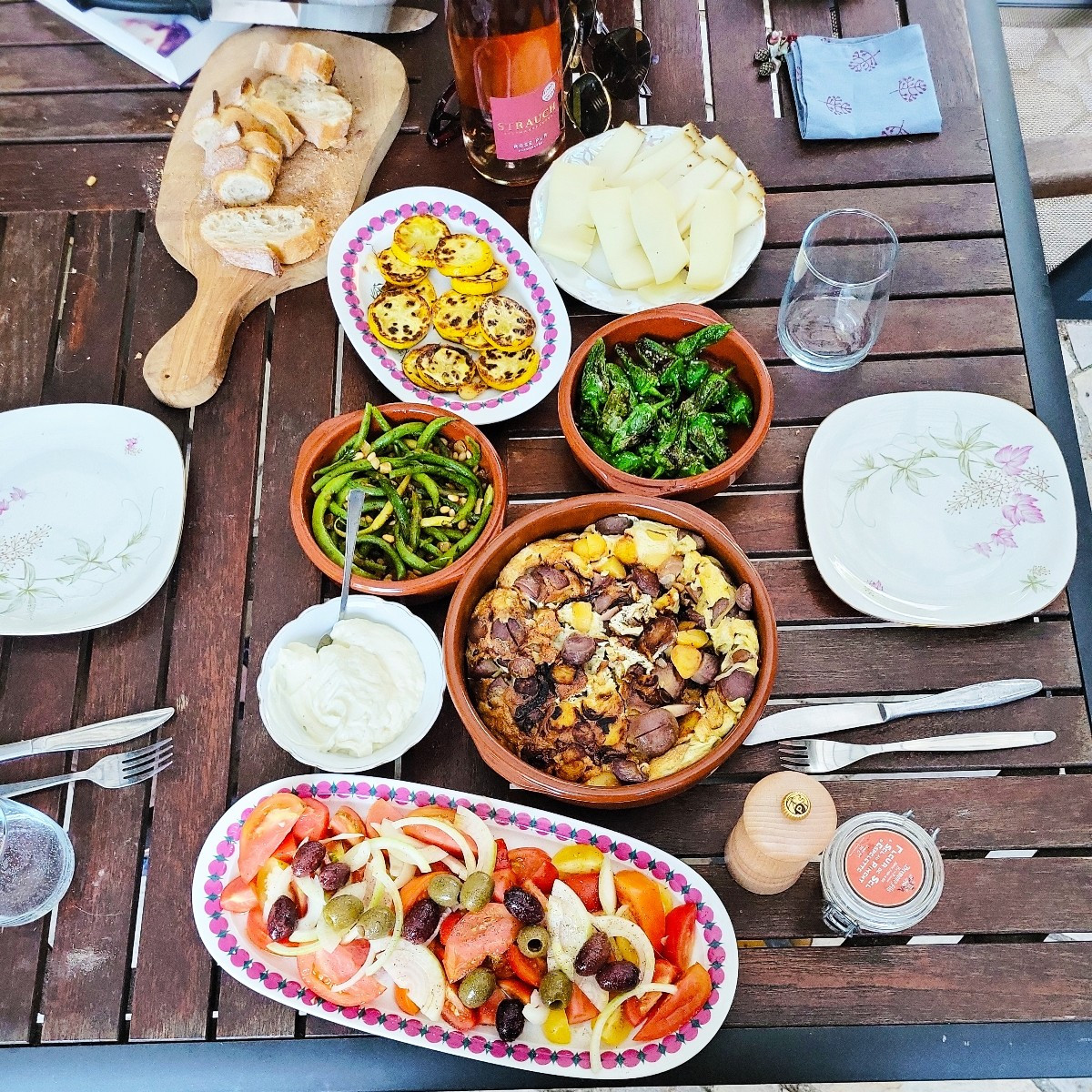 Und wieder einmal Tapas! Die Bohnen sind neu in meinem Repertoire und werden als Standard aufgenommen!!!
Bei meinen Pim…
