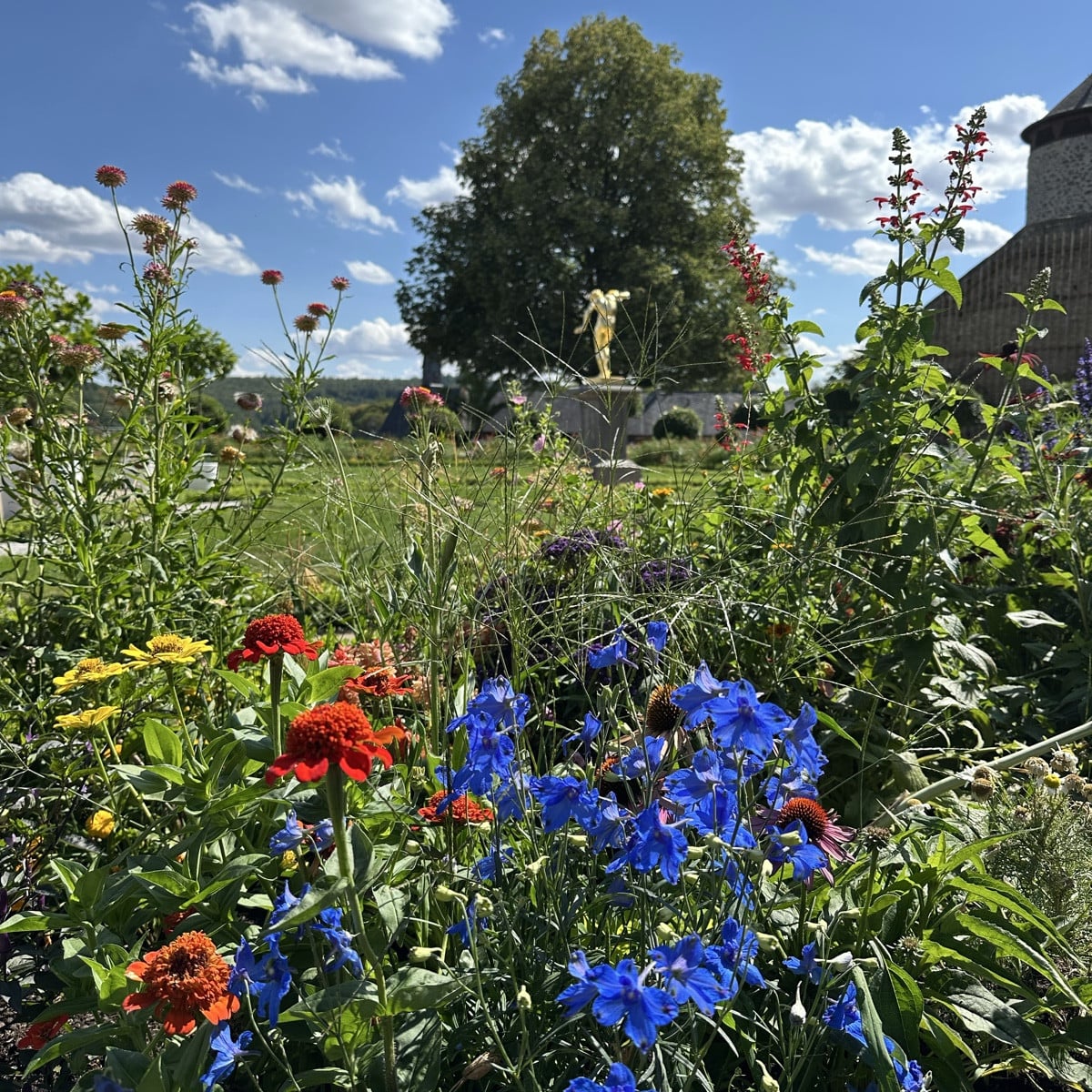 Übers Wochenende war ich in Weilburg an der Lahn. Und sooo begeistert von dem kleinen Schlosspark. Er steht unter Denkm…