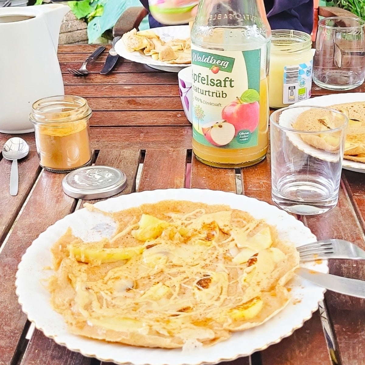 Was gibt es besseres als Apfel-/ Birnenpfannkuchen??!!
Birnen-/Apfelpfannkuchen mit Honig und Mandelmus 😋