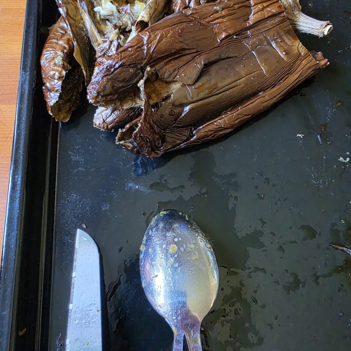 Die Auberginen ausgehöhlt und in Plastikbeutel zum Einfrieren gegeben.