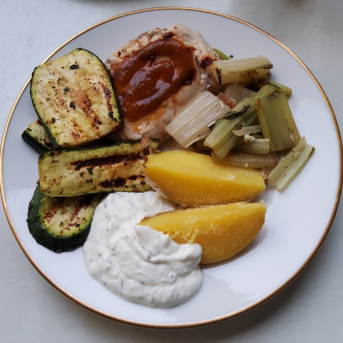 ...meine #Sommerküche Teil 17
➡️sous vide Hähnchenbrustfilet, gegrillt, hausgemachte Chilisauce, gegrillte Zucchini, ma…