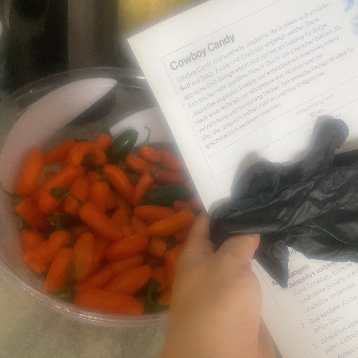 soooo zwei tage dauerverarbeiten & haltbarmachen…. 
dafür sind rote & gelbe rüben zu salat, zuckerwurzel mal ne kostpro…