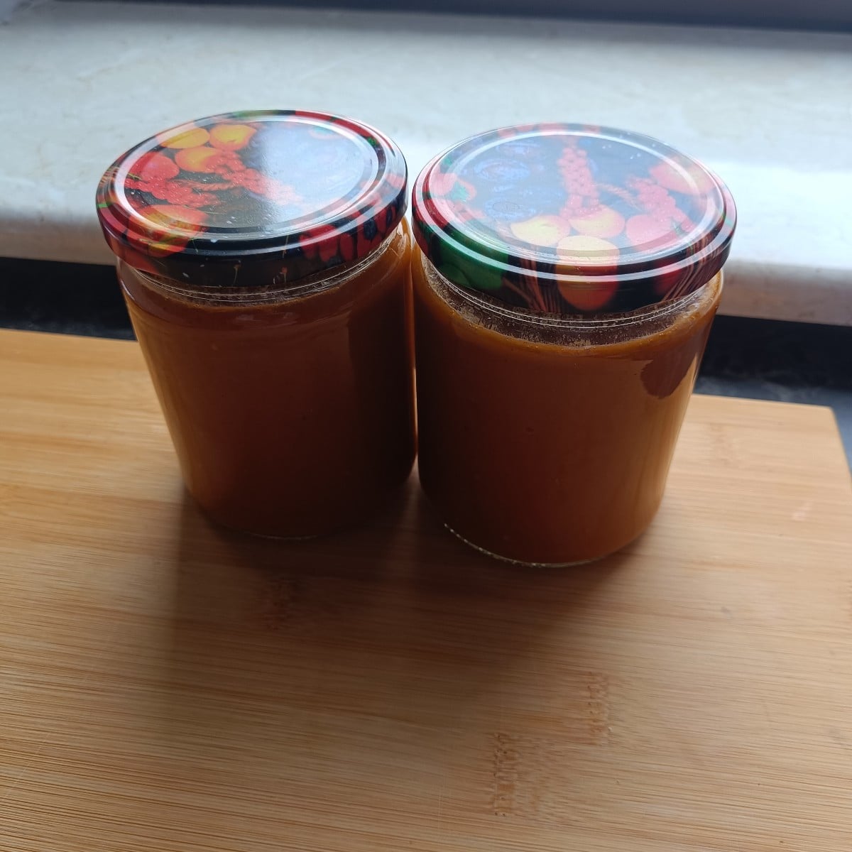 Kleines Update lecker Tomatensoße fertig leider nur 2 Gläser und ein bisschen der wird heute Abend als gefüllte Zucchin…