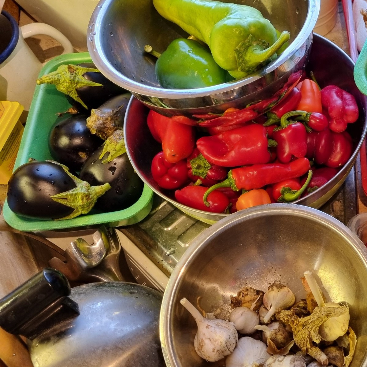 Does it look like a #kitchenbattle over at your place, too?
We went #shoppingatthesgarden again and ate, ate, ate.🥳😋🙌