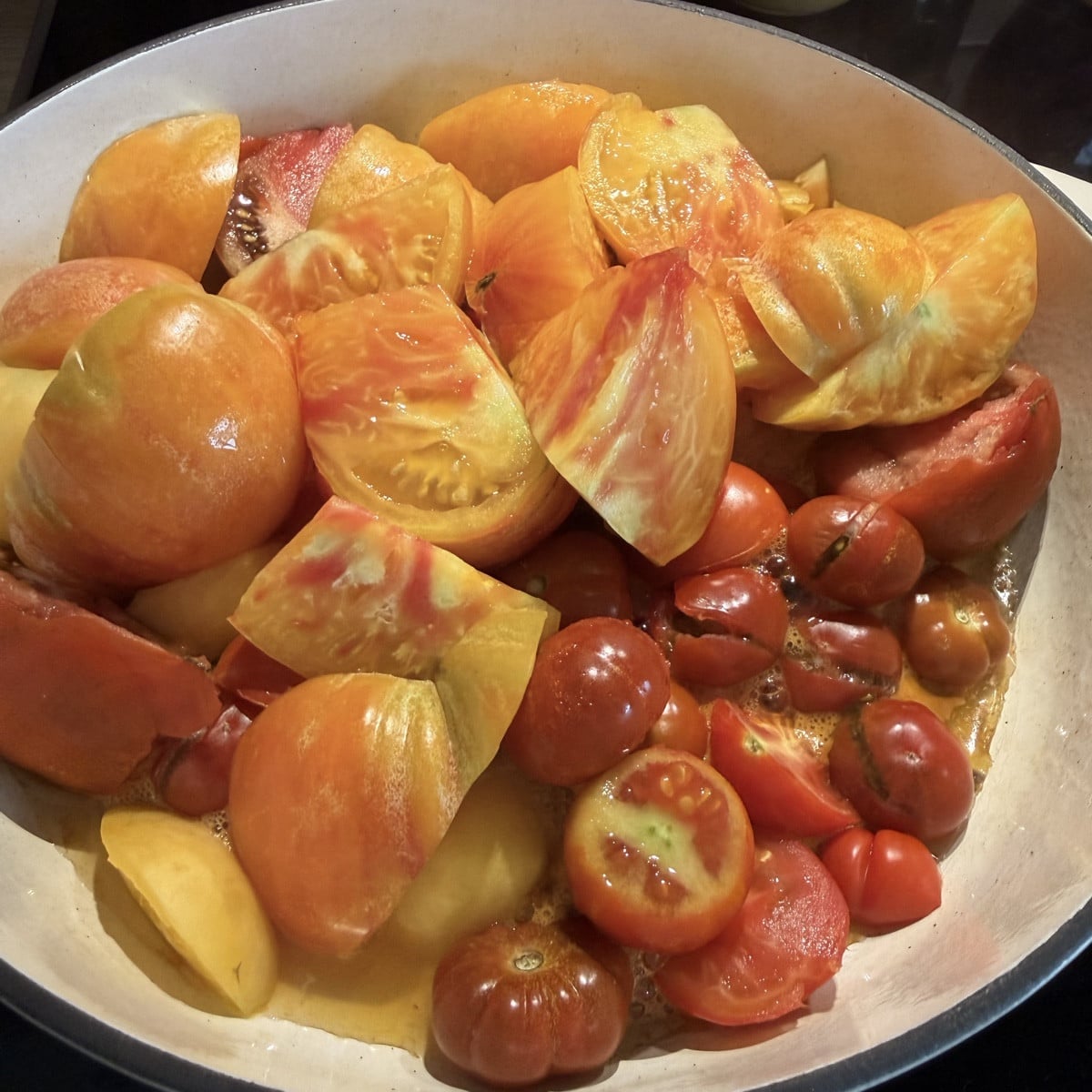 Tomatensoße, die dritte…
Zucchini noch einmal gedörrt
Zucchinibrot zum vierten, weil einfach lecker! Hier nur die Stück…
