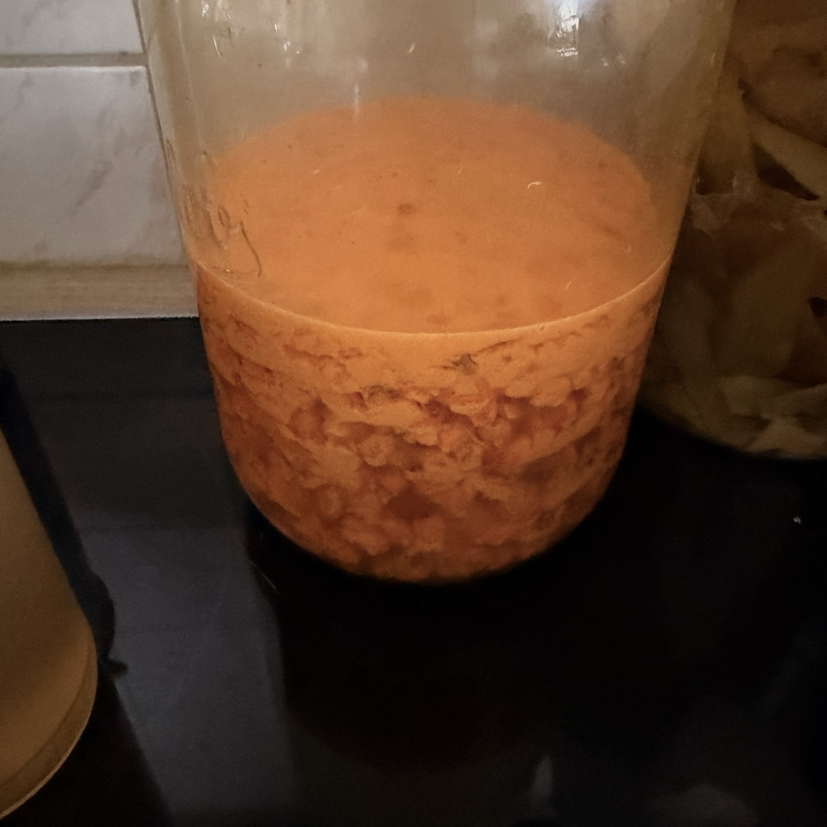 Was macht man, wenn man zu viel Zeit hat 🤪
Am Herd stehen, den Vulkan quittenmus unter Kontrolle halten und auf den pe…