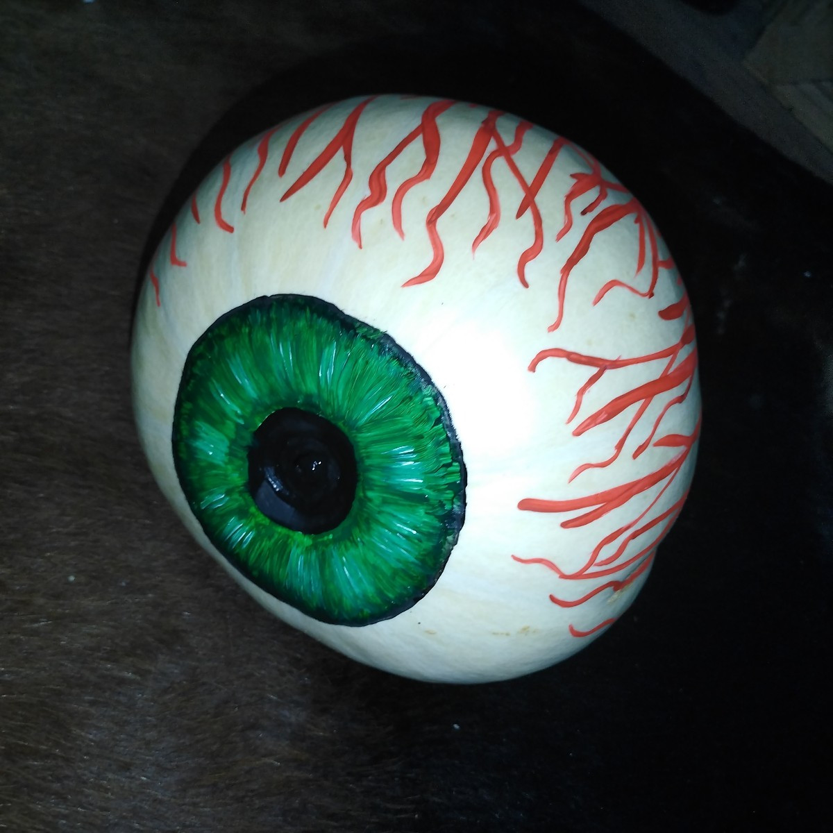 Kürbis muß für Halloween nicht immer geschnitzt werden. Ein bisschen Farbe ist manchmal eben so schön. 🤗
Im Anschluss …