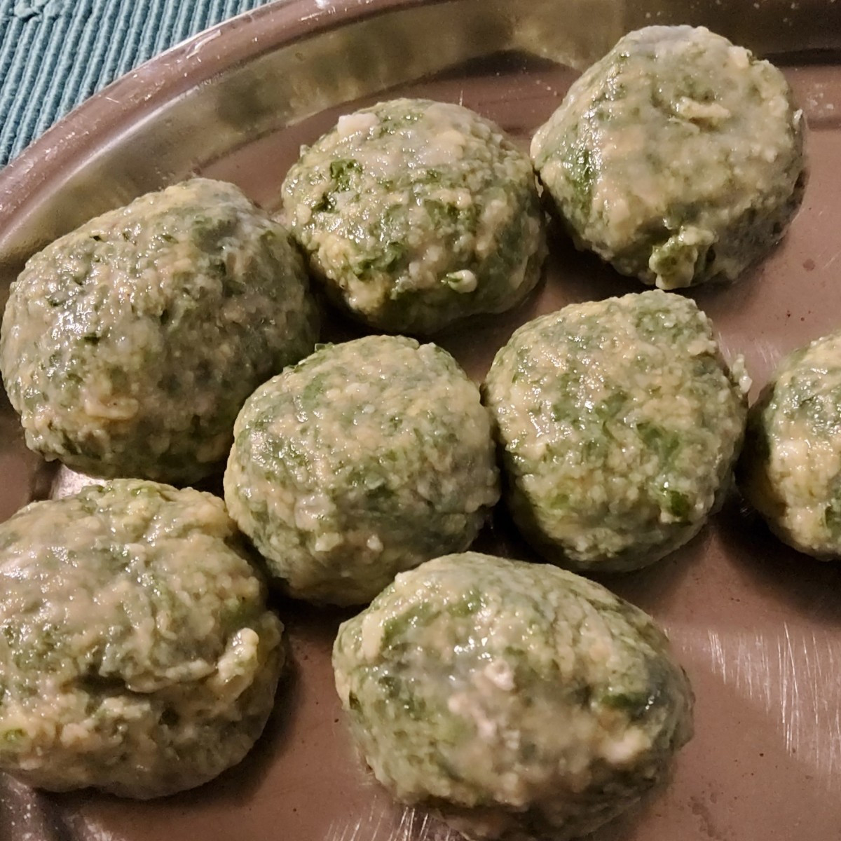 Meine #Sommerküche Teil 15
➡️ GNUDI AN TOMATENSUGO ⬅️
...heute mal wieder Spontanküche, die verdammt lecker schmeckt!
.…