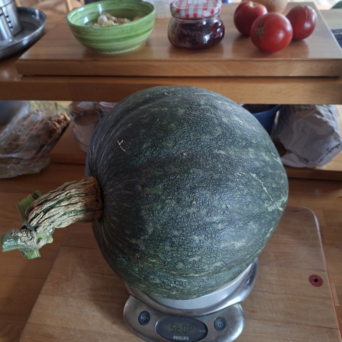 Hilfe, mein Kürbis wiegt mehr als 5kg. Der Stielansatz ist aber schon weich. Wie kann ich ihn abwechslungsreich verarbe…