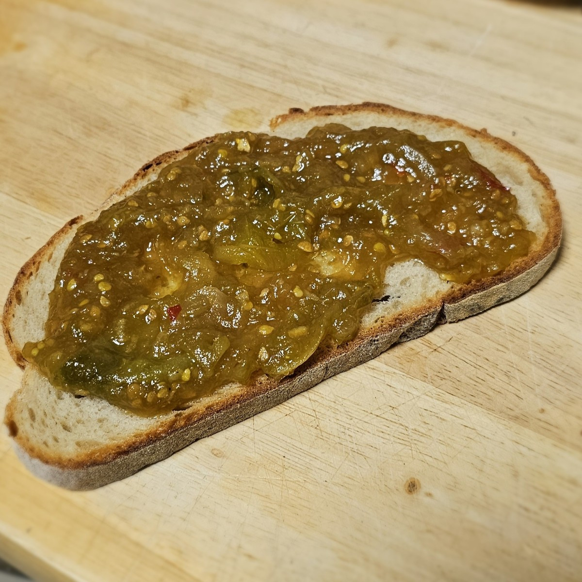 Nun Freunde, ein Zwischenbericht über die grünen Tomaten

Chutney: schmeckt erstaunlich gut. Allerdings habe ich das Re…