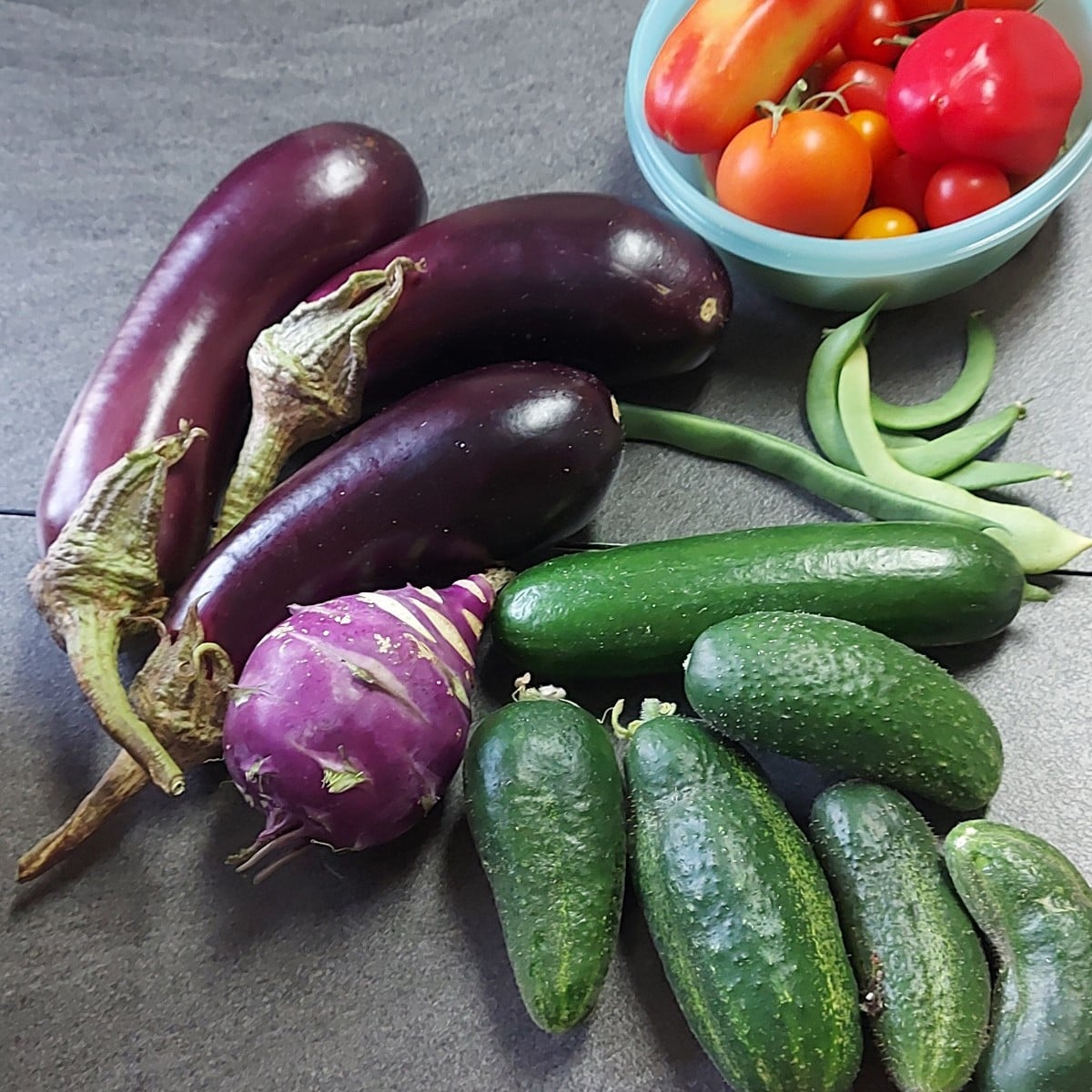 Durfte heute meine Birnen ernten.  3 sind leider faul unterm Baum gelegen dann habe ich mal den Rest gerettet 🥰 ist ei…