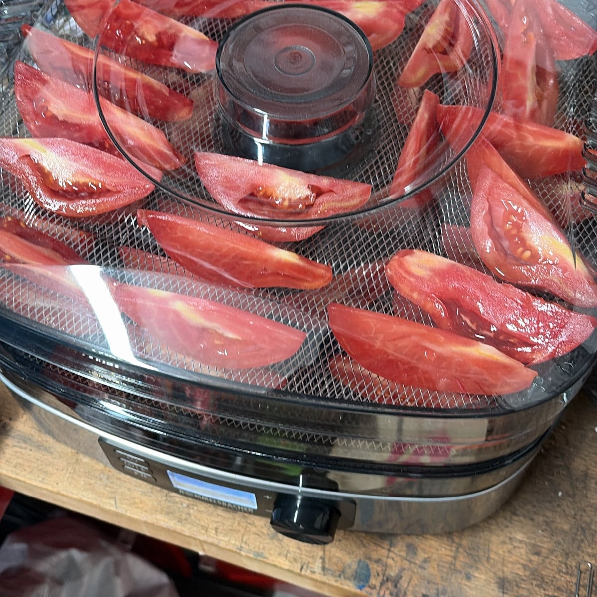 Versuche mich mal an getrockneten Tomaten. Mir schmecken sie nicht.
Alles für meine Frau. 🤪
