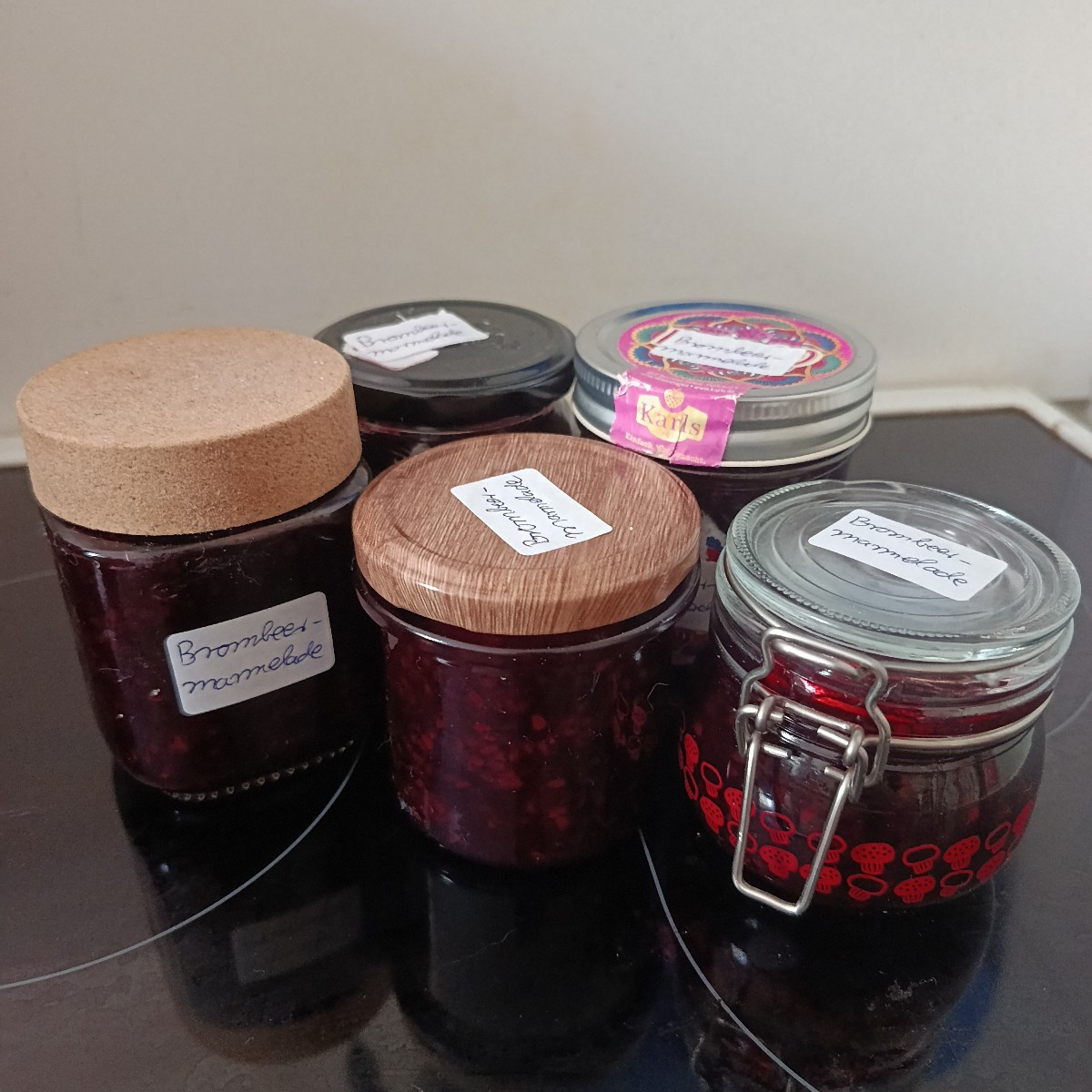 Brombeer Marmelade gemacht .