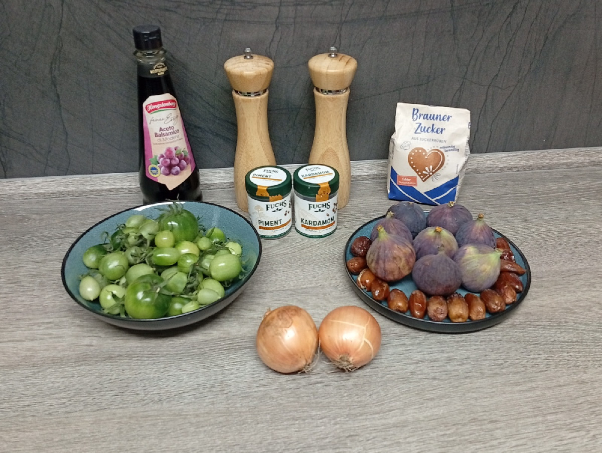 Nun haben wir unsere ersten Kartoffeln @vitelotte-36190 geerntet. Es ist der Ertrag aus 4 Pflanzkästen (40x80cm). Jede …