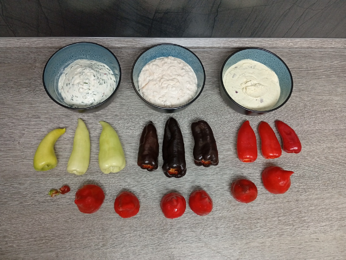 Gestern Abend gab's mit aufgepepptem Frischkäse gefüllte Paprikaschötchen. Einmal mit Schnittlauch, Chili & Knoblauch. …