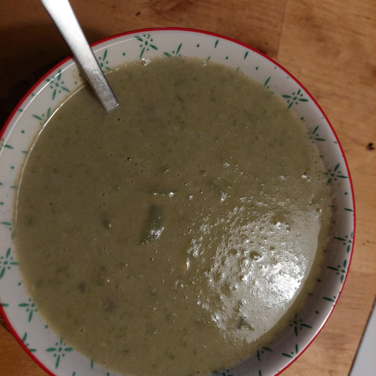 Heute Vorspeise Schlangen(haargurken)-Suppe mit Lemongraskokosmilch und versuchsweise eine der Minichili.