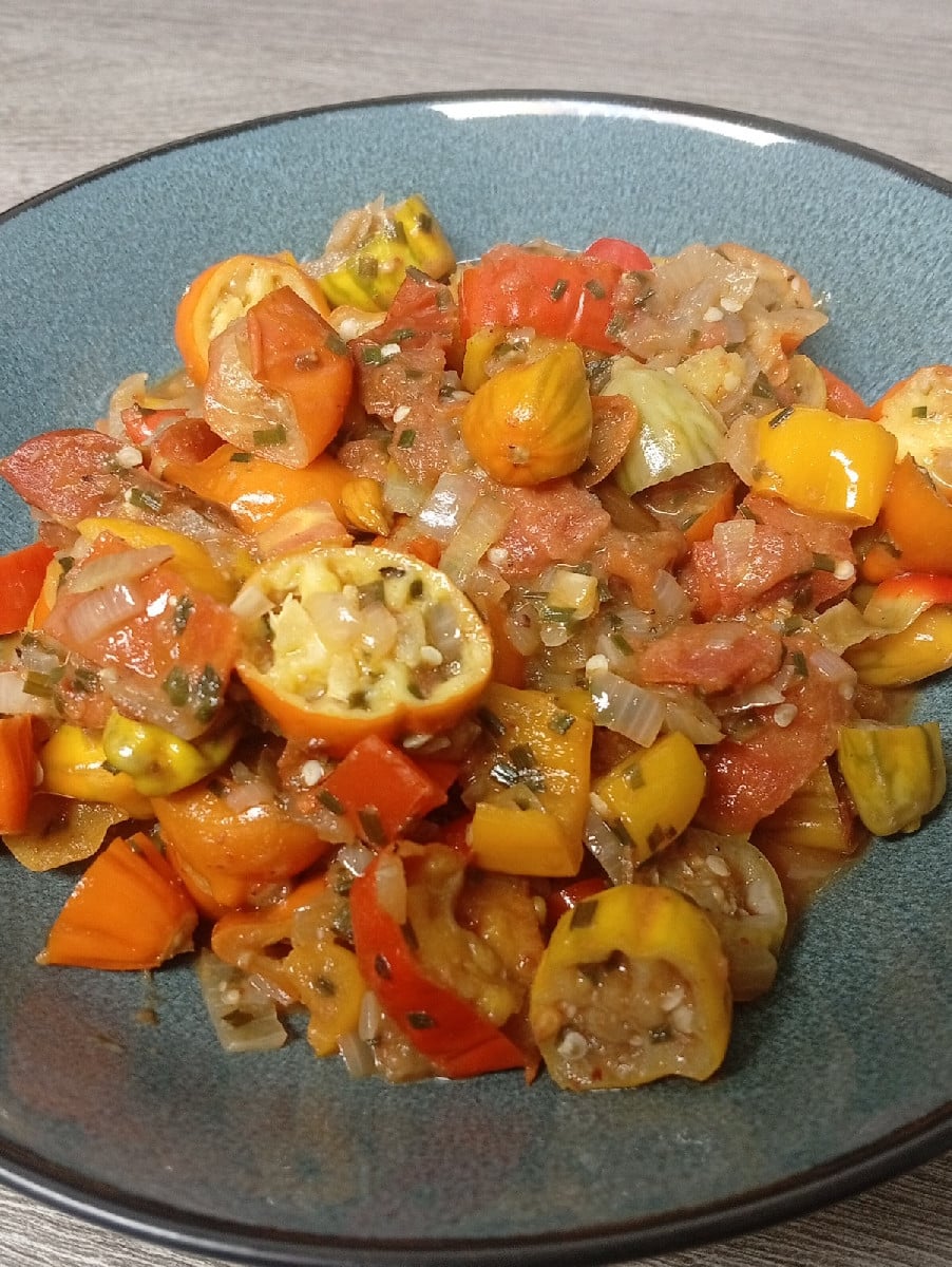 Mal ein paar neue Rezepte ausprobiert: Ein Äthiopischer Auberginen-Paprika-Topf mit selbstgemachtem Berberegewürz. 
Lil…