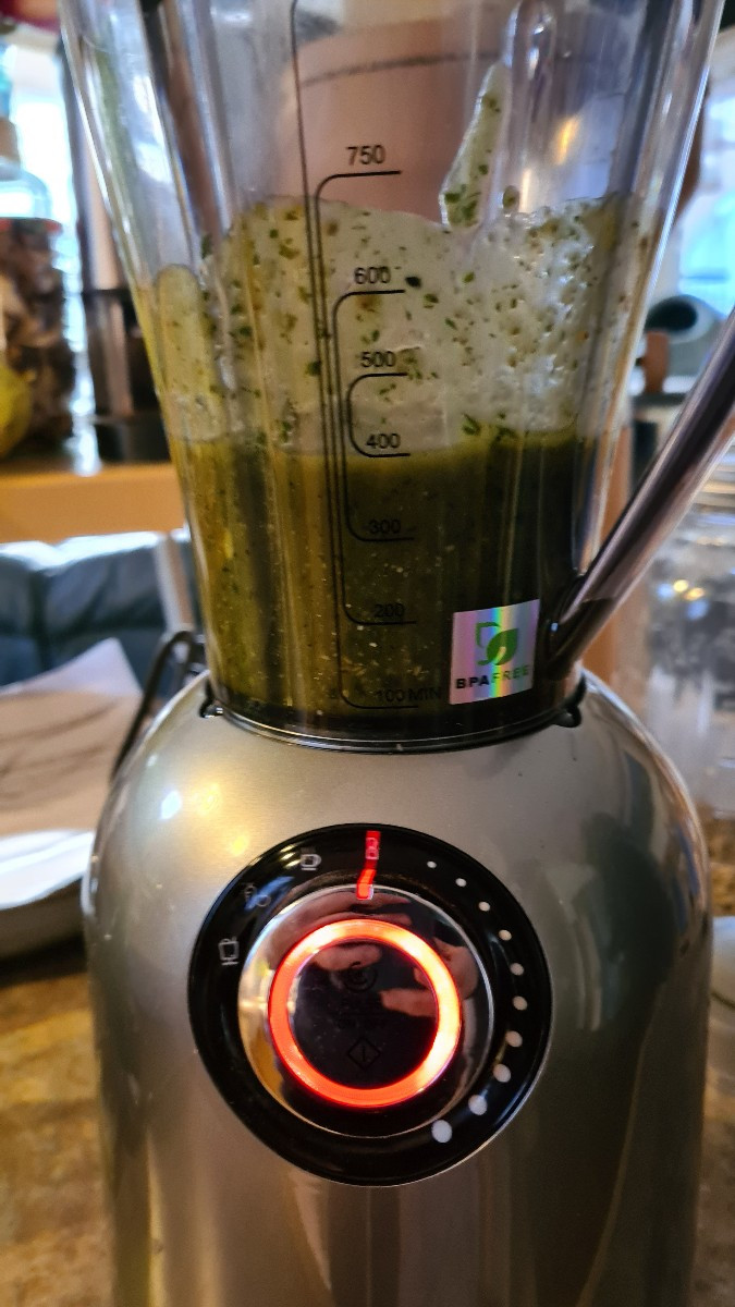 #Alexandro,  das war eine super Idee!!! Pesto aus der Mexikanischen Riesentagetes ist echt lecker! Danke für die Zweige…
