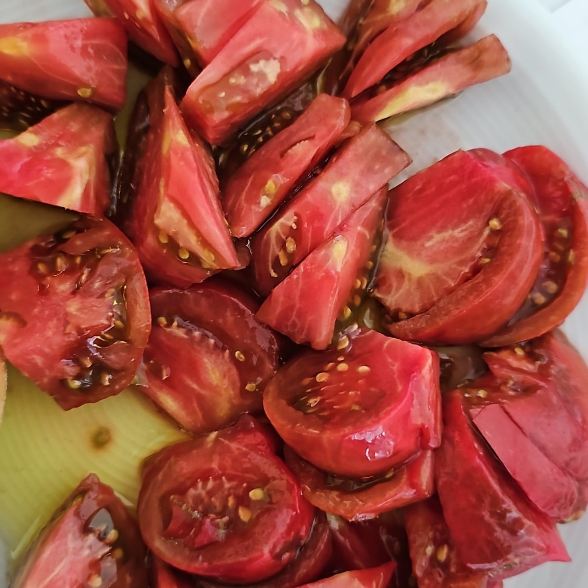 Black krim: 
Ist das erste mal in meiner pflanzenfamilie und im hochbeet gewachsen. Total lecker.
Kann es sein, dass di…