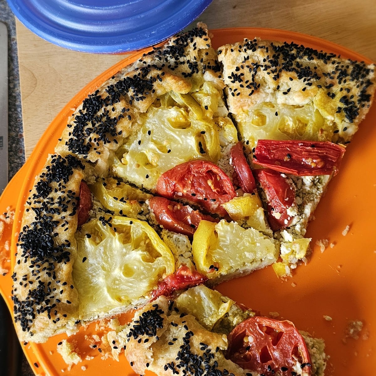 Aus nachgereiften Tomaten .... eine Tomaten-Galette...
Mega-lekker