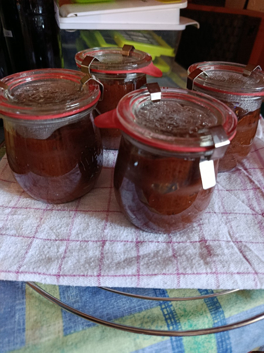 Aus 1,7kg sind 4,5 Gläser feinstes Pflaumenmus geworden. Sehr konzentriert. Perfekte Füllung für Weihnachtsplätzchen un…
