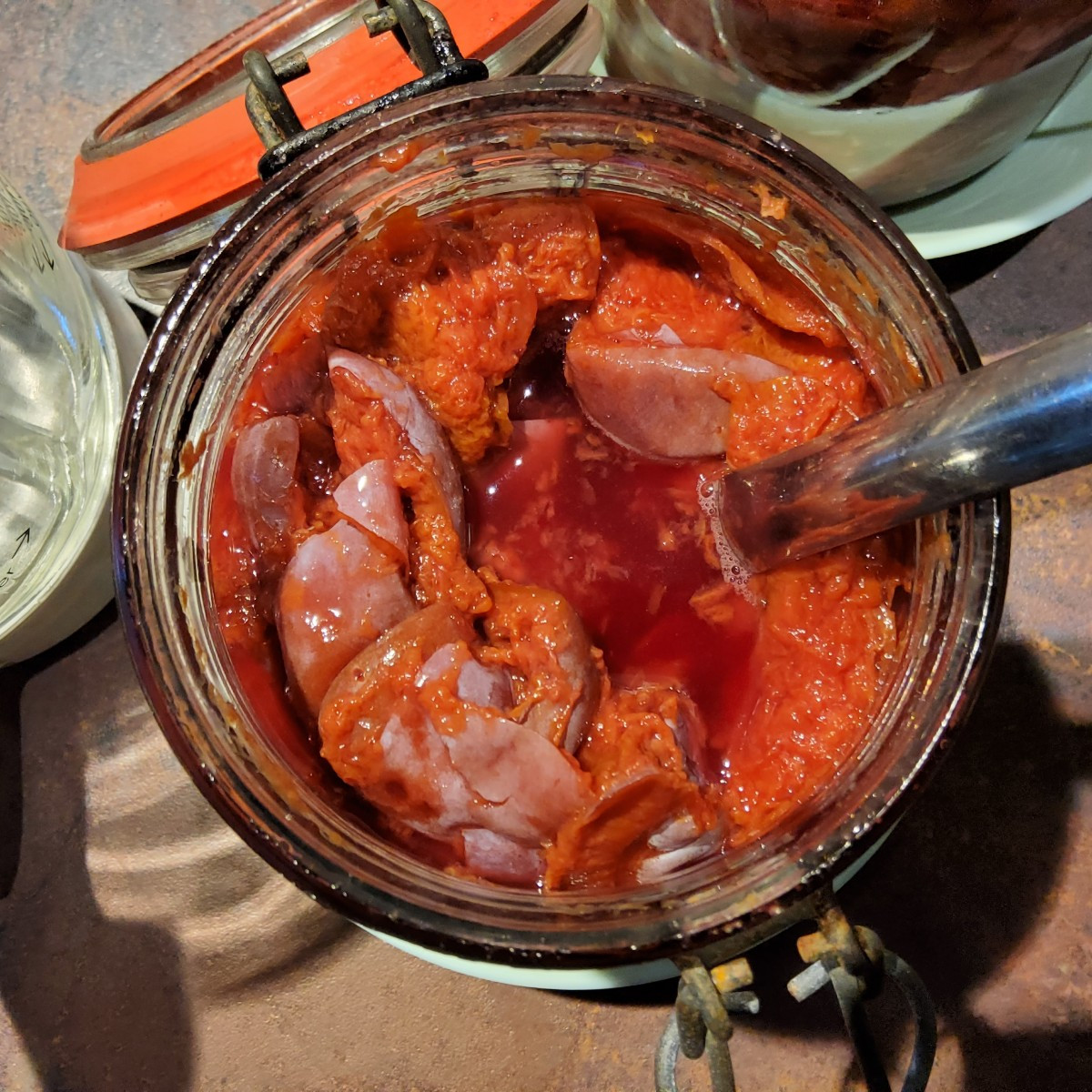 ...Heute den fermentierten Pflaumenansatz verarbeitet: 2 1/2 Bügelgläser mit dem fertigen Pflaumenketchup habe ich erha…