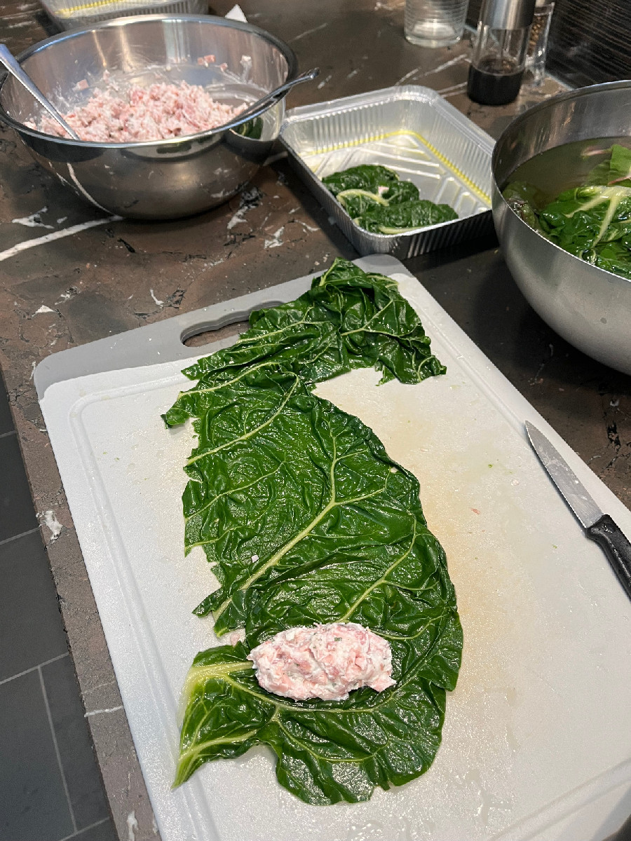 @celebration-89407 Mangold Ernte - zugegeben, die hätten früher geerntet werden müssen.
Verarbeitung zu "Involtini" mit…