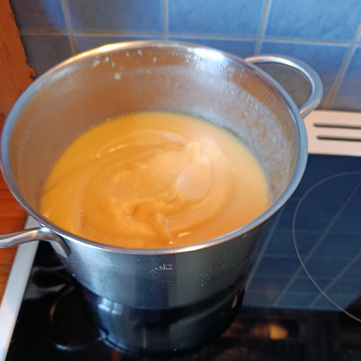 Runde zwei der Quitten: Ich habe nochmal durchsortiert und aus den angeschlagenen Quitten über ein Kilo Mus für Quitten…