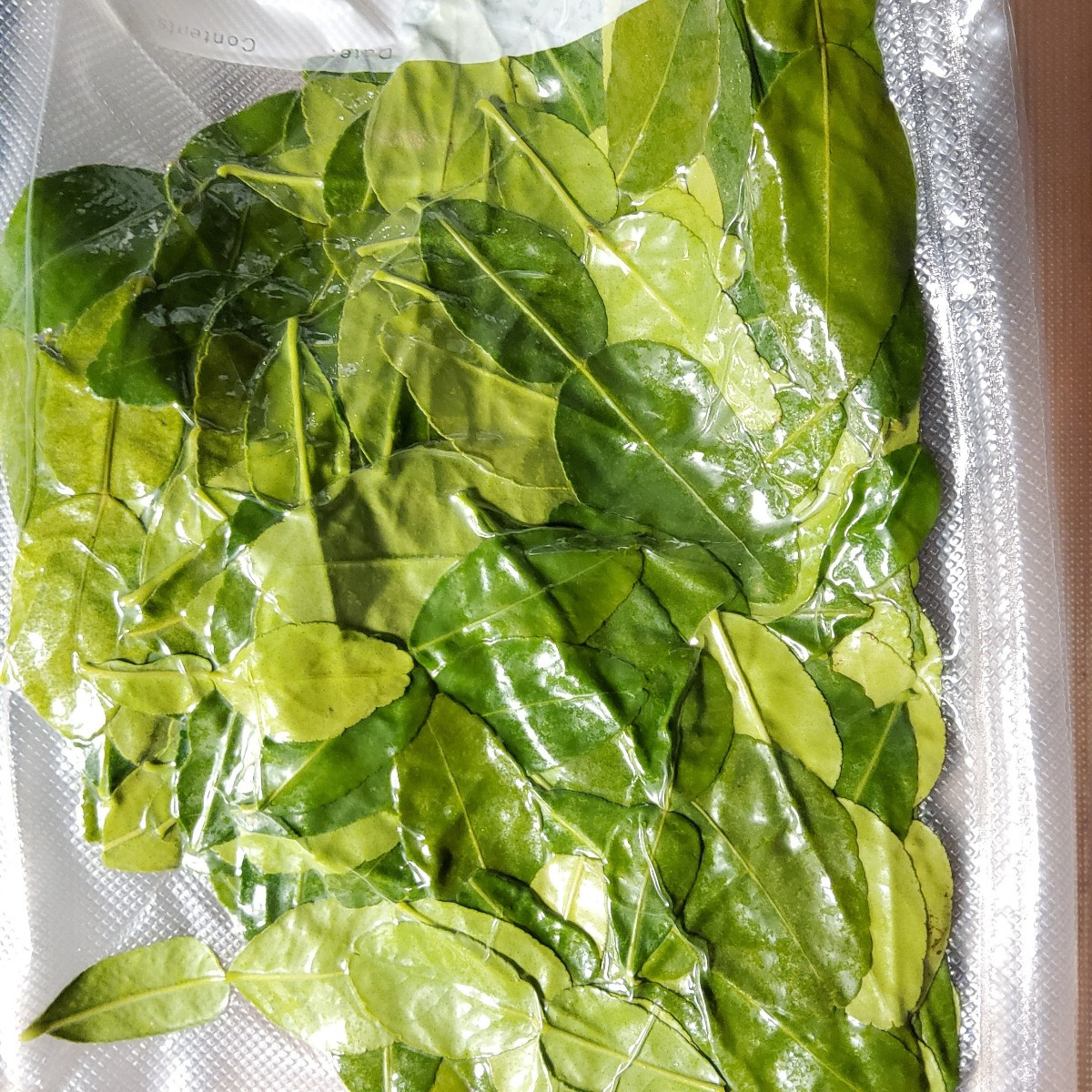 ...wegschmeißen ist ja nicht so meins!
...Meine mannshohe Kaffirlimette musste für's Winterlager etwas gestutzt werden.…